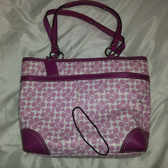 Cute Coach purse - Picture 7 of 8